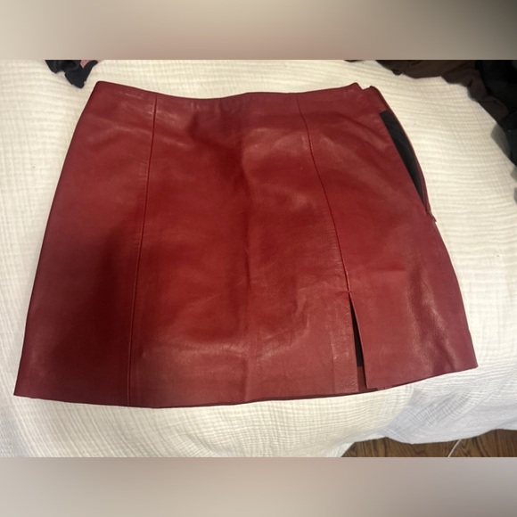 Veda x Reformation red leather mini skirt with slit. Size 2. - Picture 3 of 4